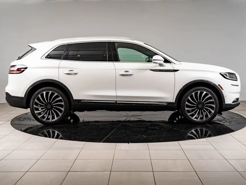 Used 2023 Pristine White Metallic Tri-Coat Lincoln Black Label image 11