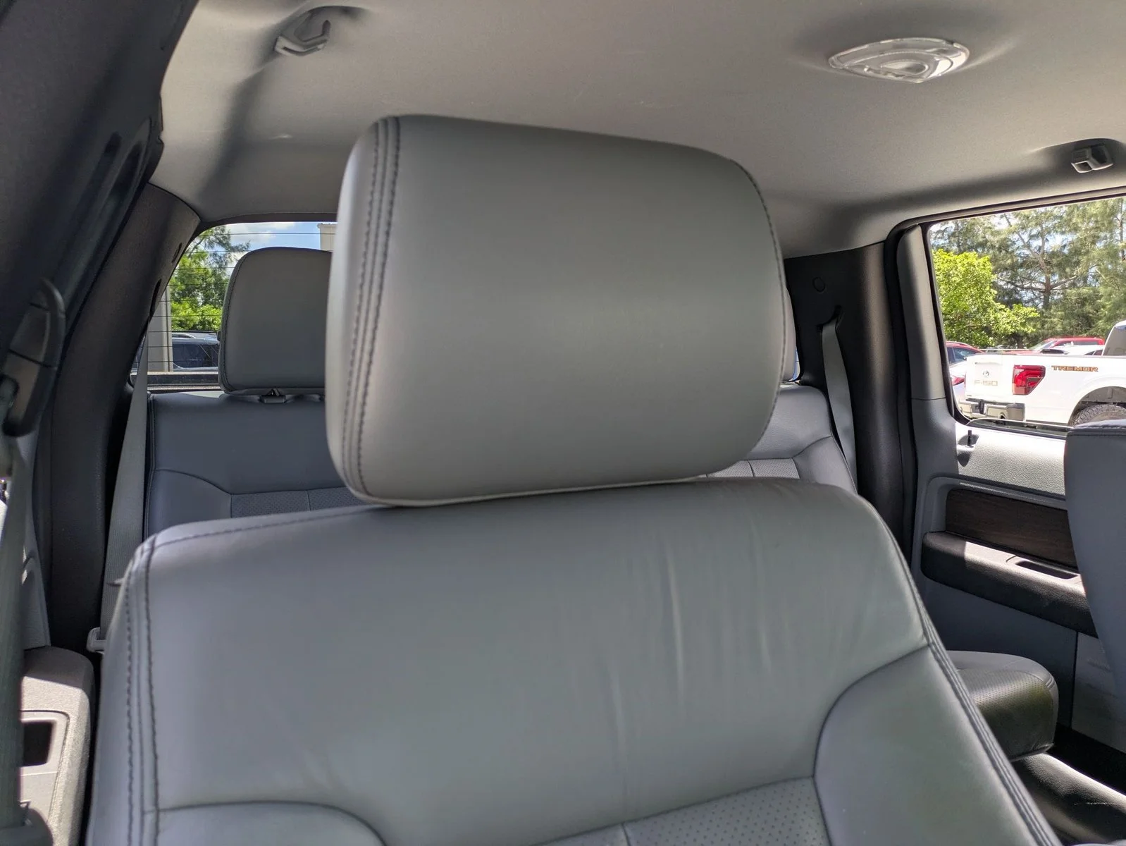 Used 2013  Ford Platinum image 14