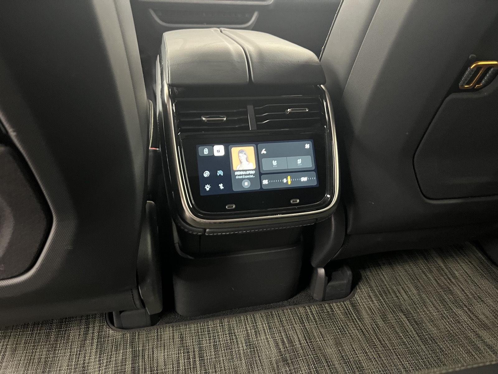2024 Rivian R1S Adventure - Photo 25