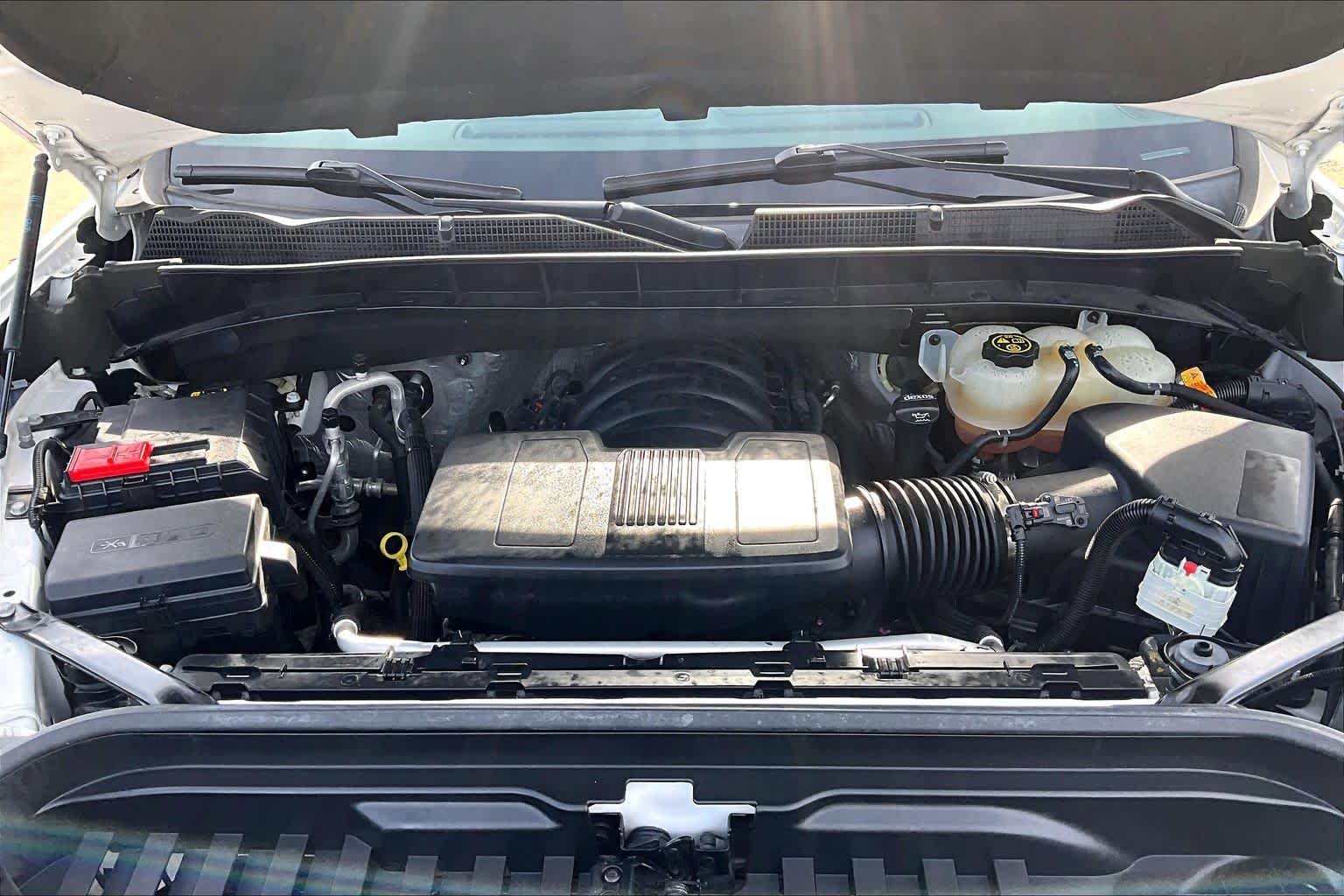 Used 2022 White Frost Tricoat GMC Denali image 32