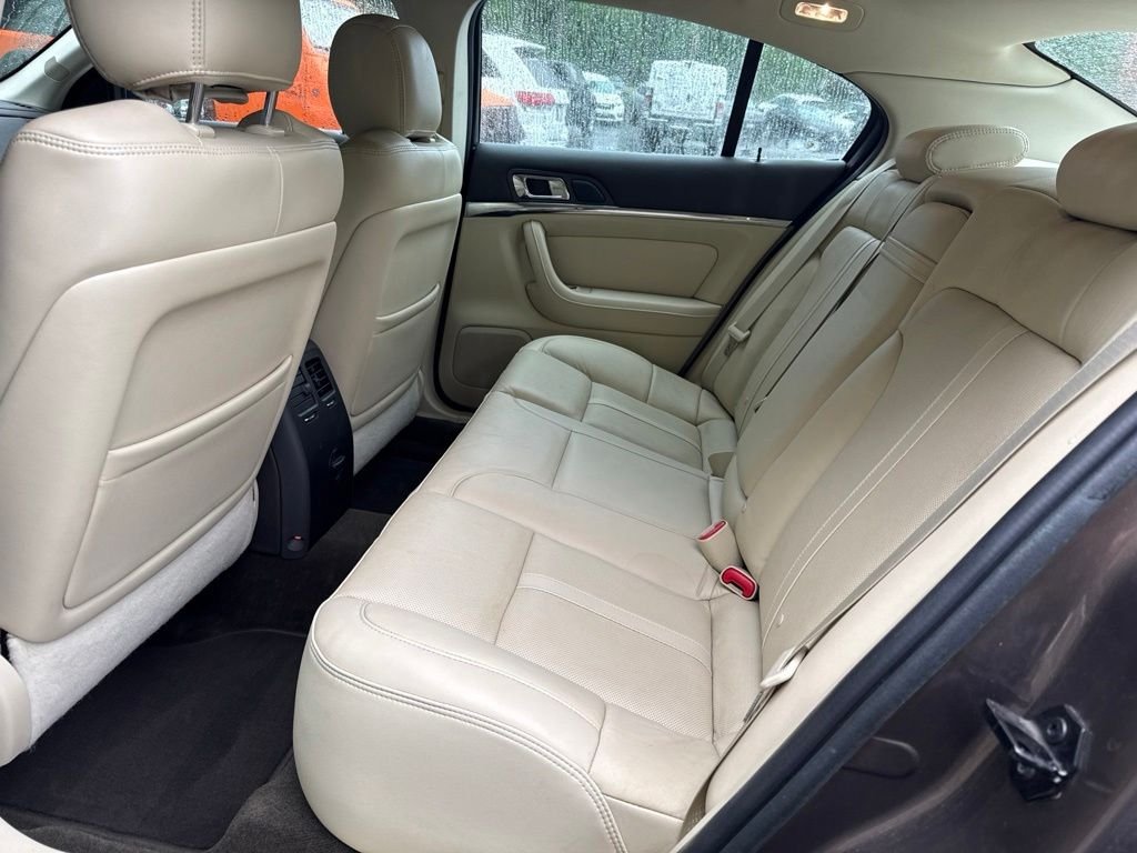 Used 2015 Brown Lincoln Base image 13