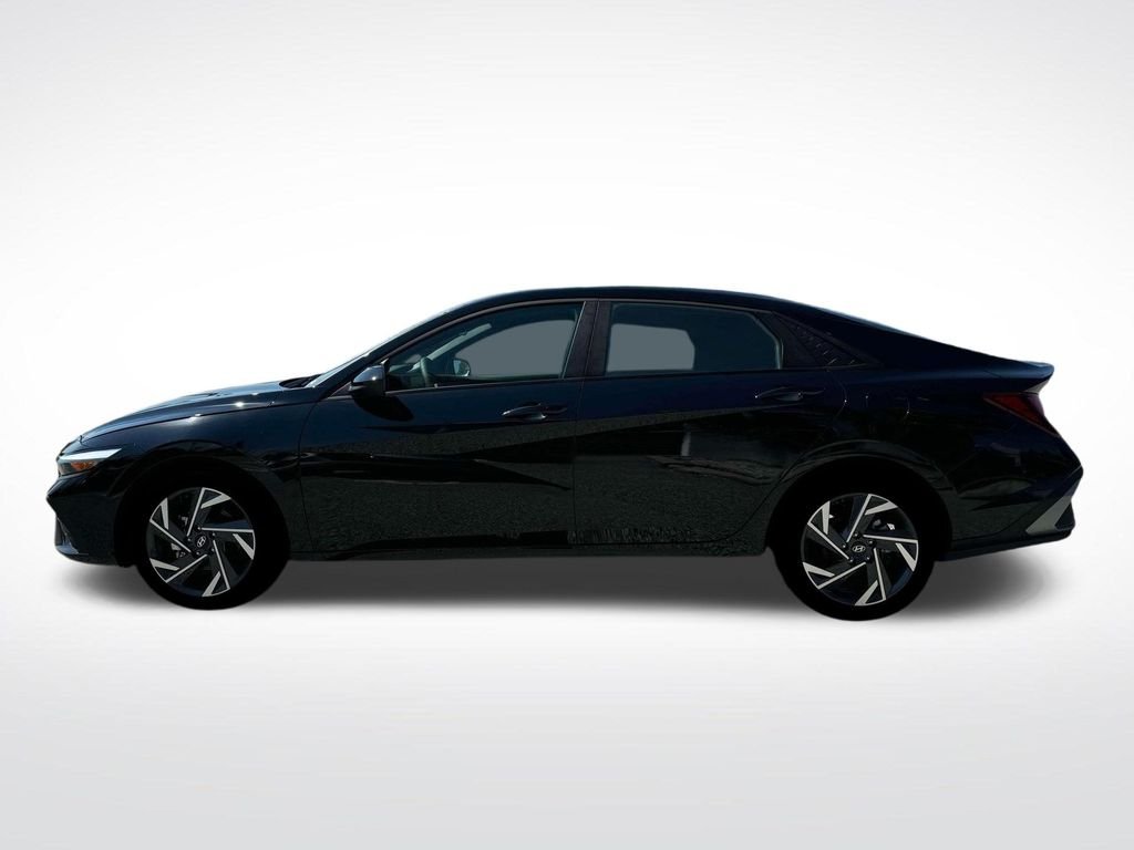 Used 2025 Black Hyundai SEL Sport image 3