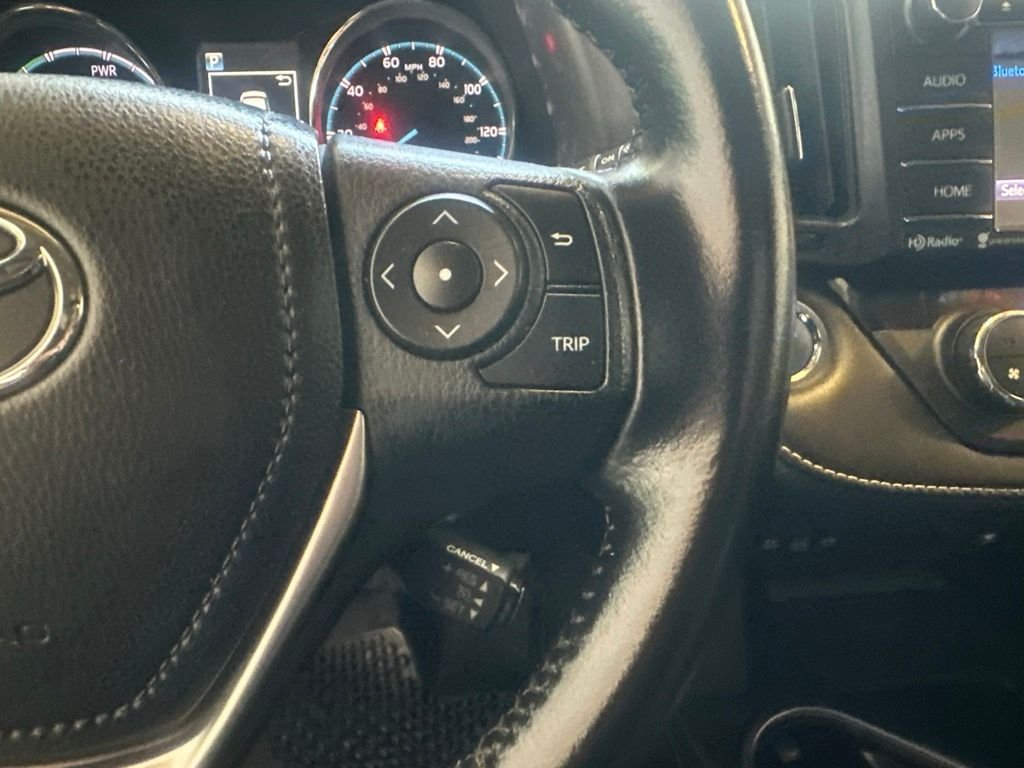 Used 2016 White Toyota XLE image 14