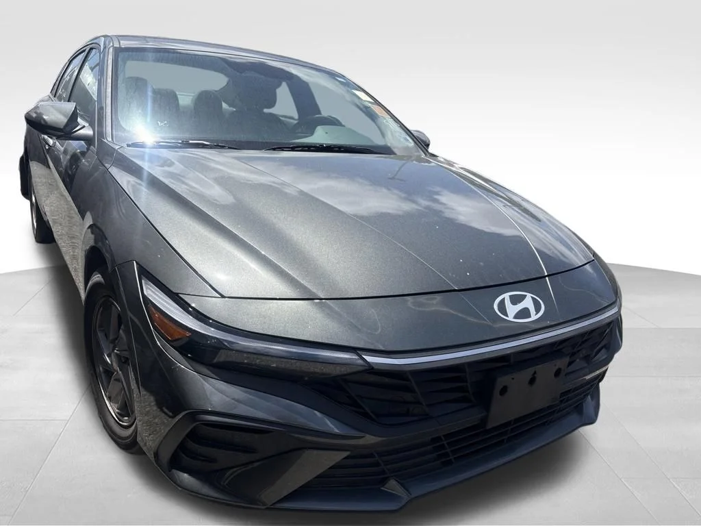 Used 2025 Gray Hyundai SE image 8