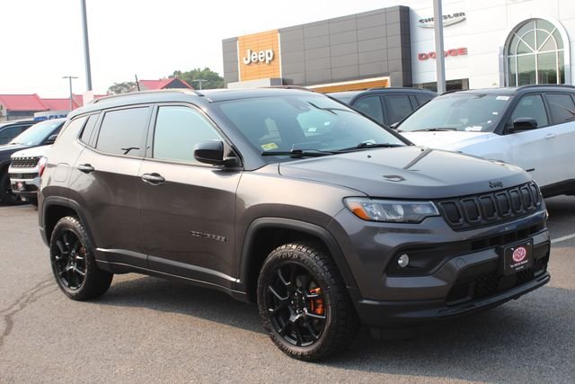 Used 2022 Gray Jeep Latitude image 1