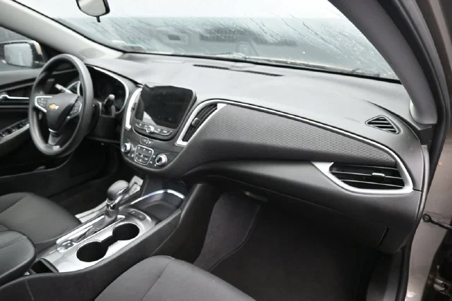 Used 2025 Mineral Gray Metallic Chevrolet LT image 9