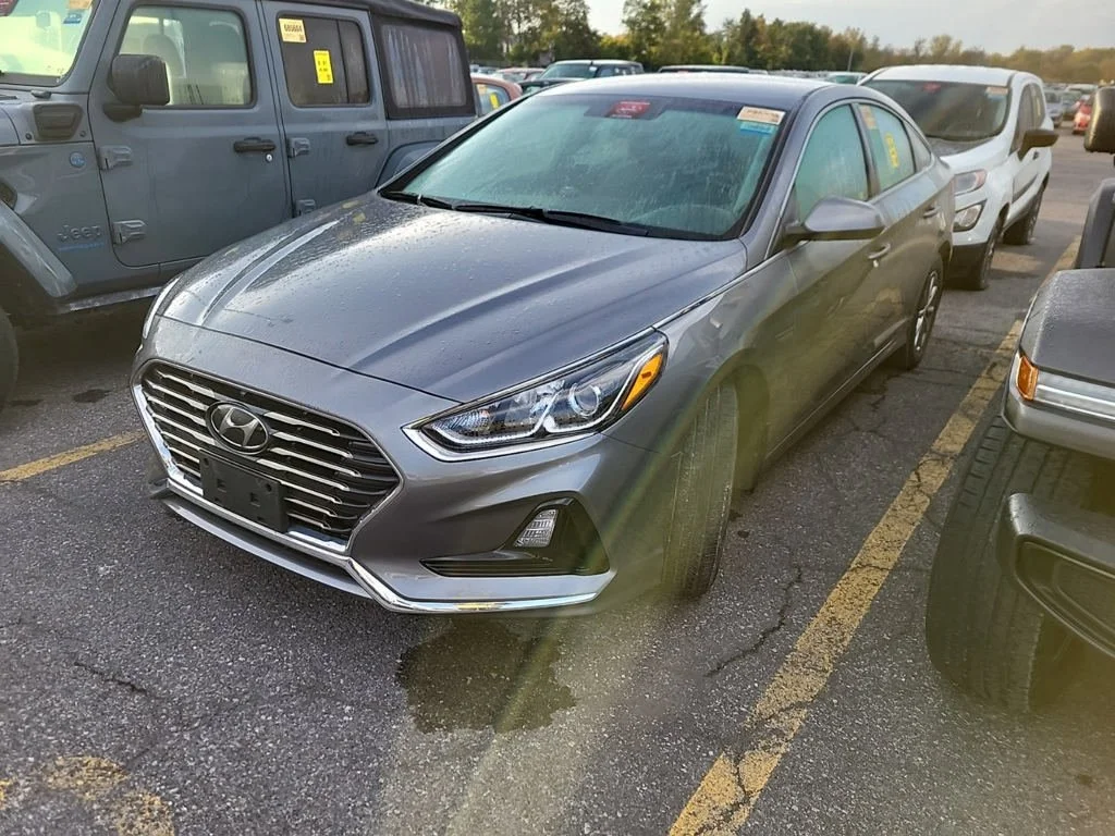 Certified Used 2019 Gray Hyundai SE image 9