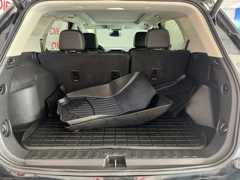 Used 2023 Black GMC Denali image 8