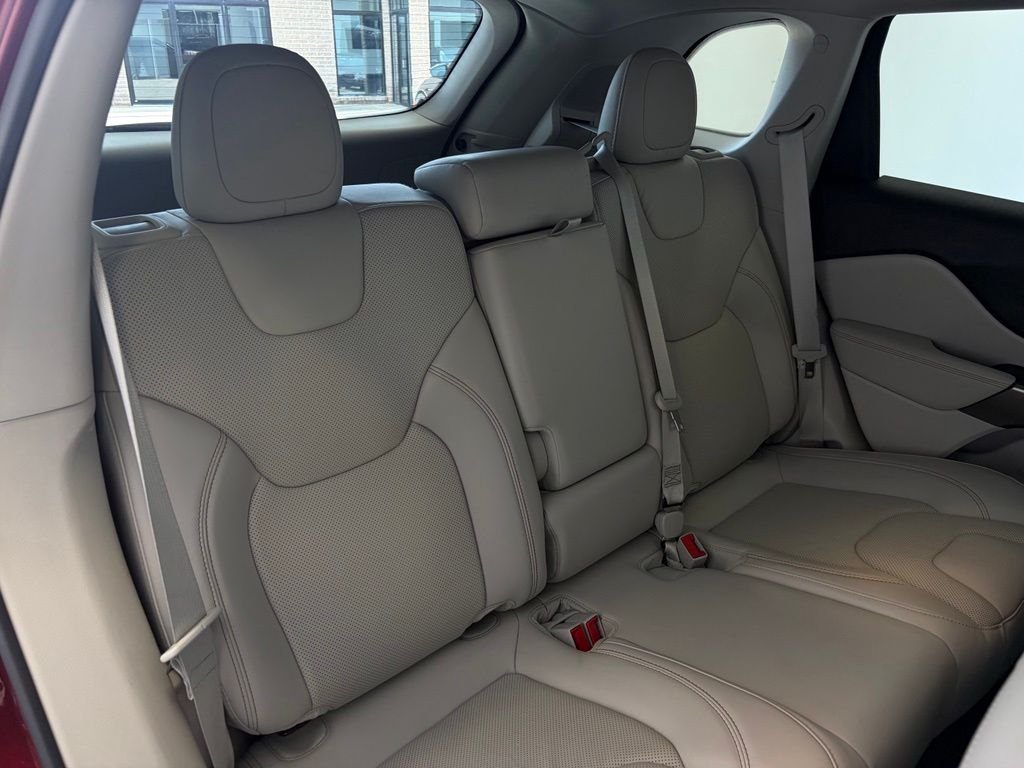 Used 2020 Velvet Jeep Limited image 17