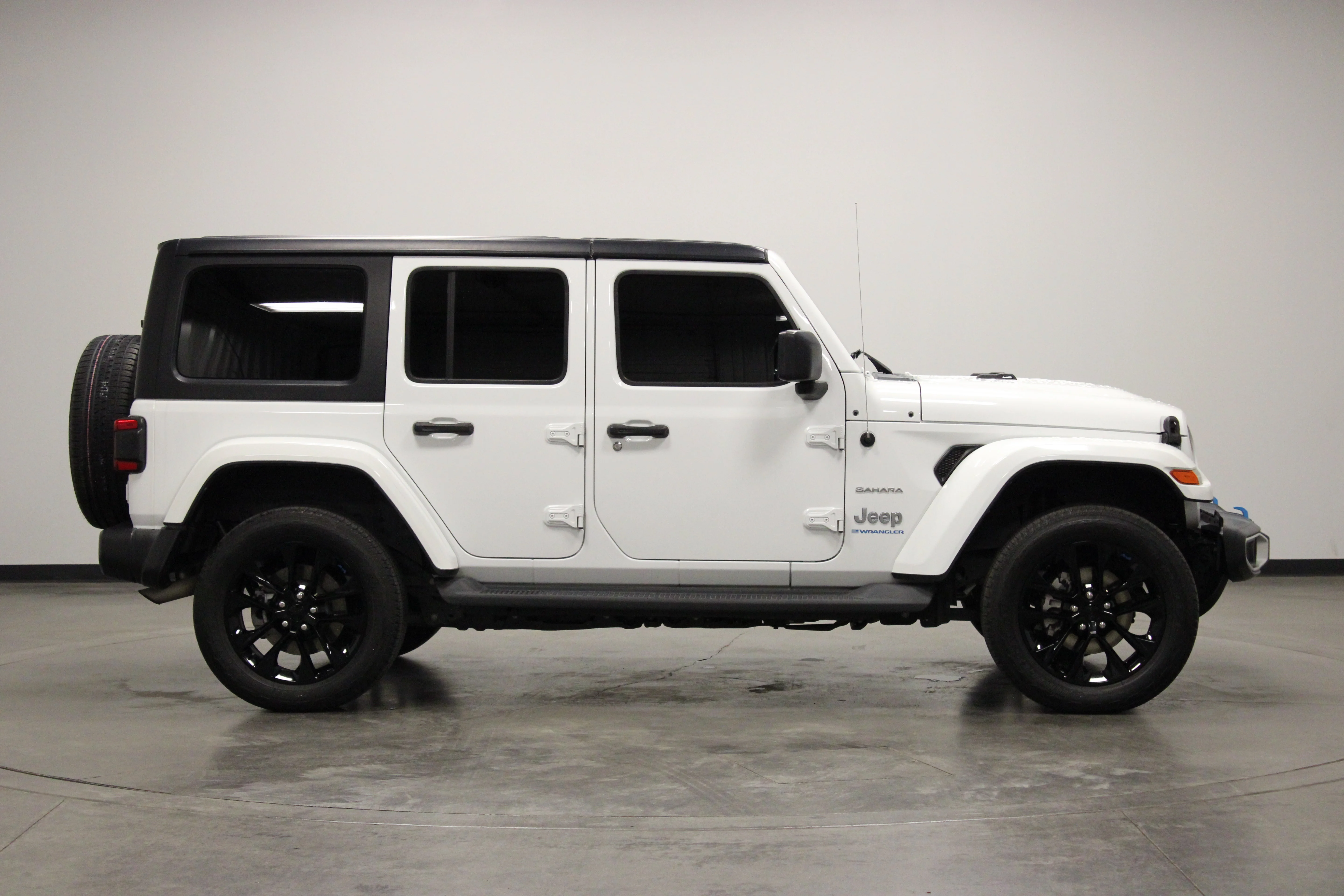 Used 2023 Bright White Clearcoat Jeep Sahara image 9