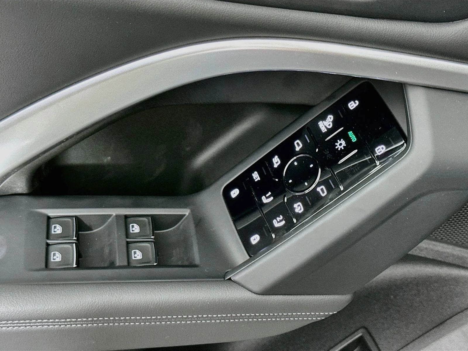Used 2025 Tambora Gray Metallic Audi 2.0T Premium Plus Adaptive Cruise Vented Seats image 15