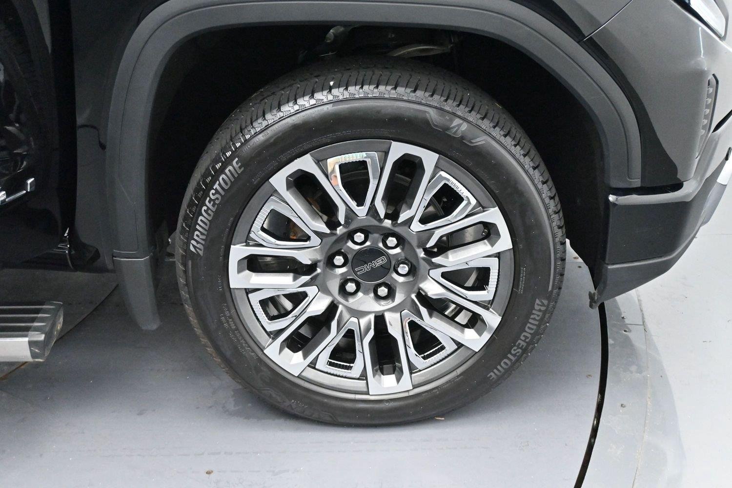 Used 2025 Onyx Black GMC Denali Ultimate image 35