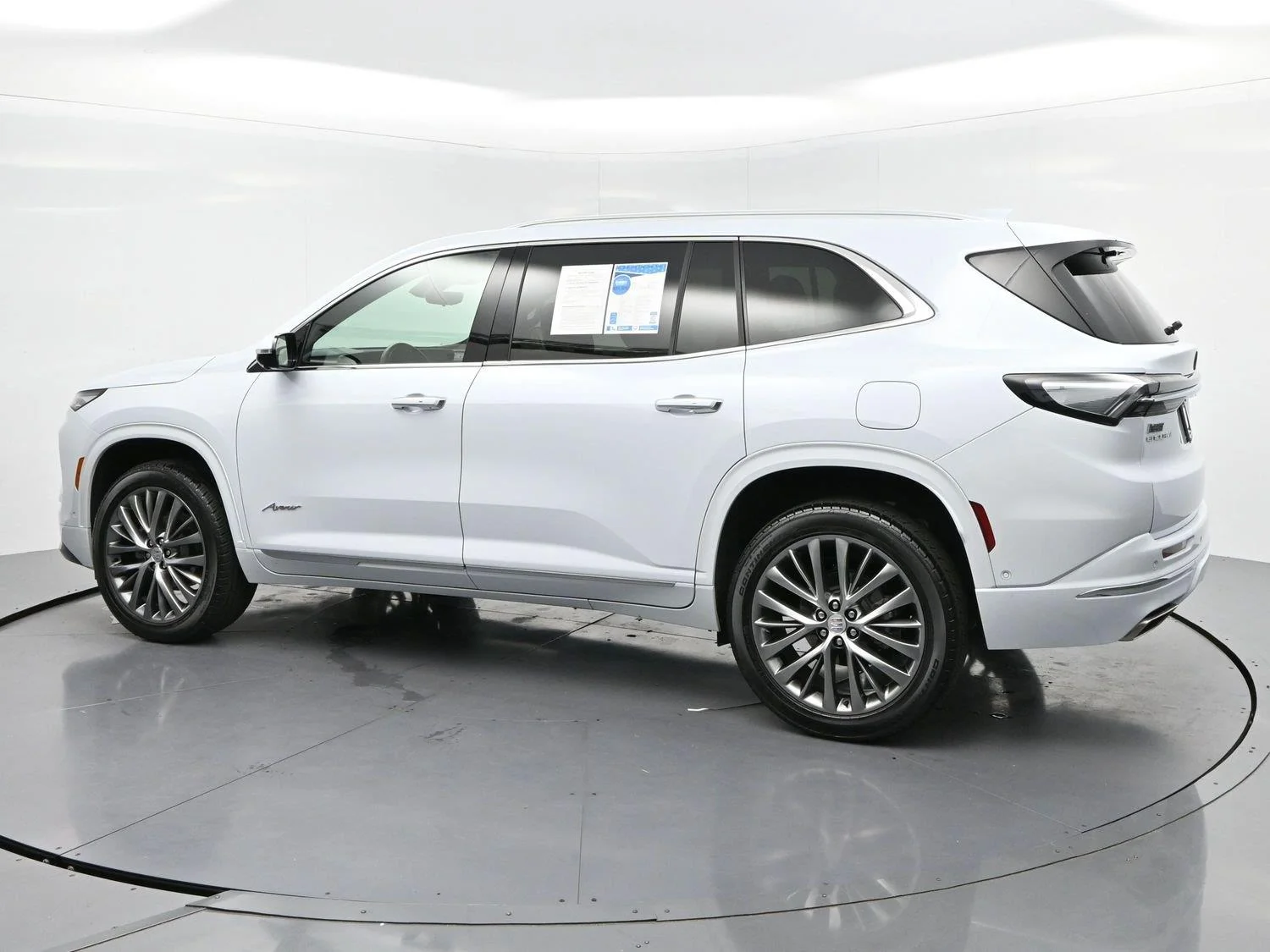 Used 2026 Iridescent White Tricoat Buick Avenir image 5