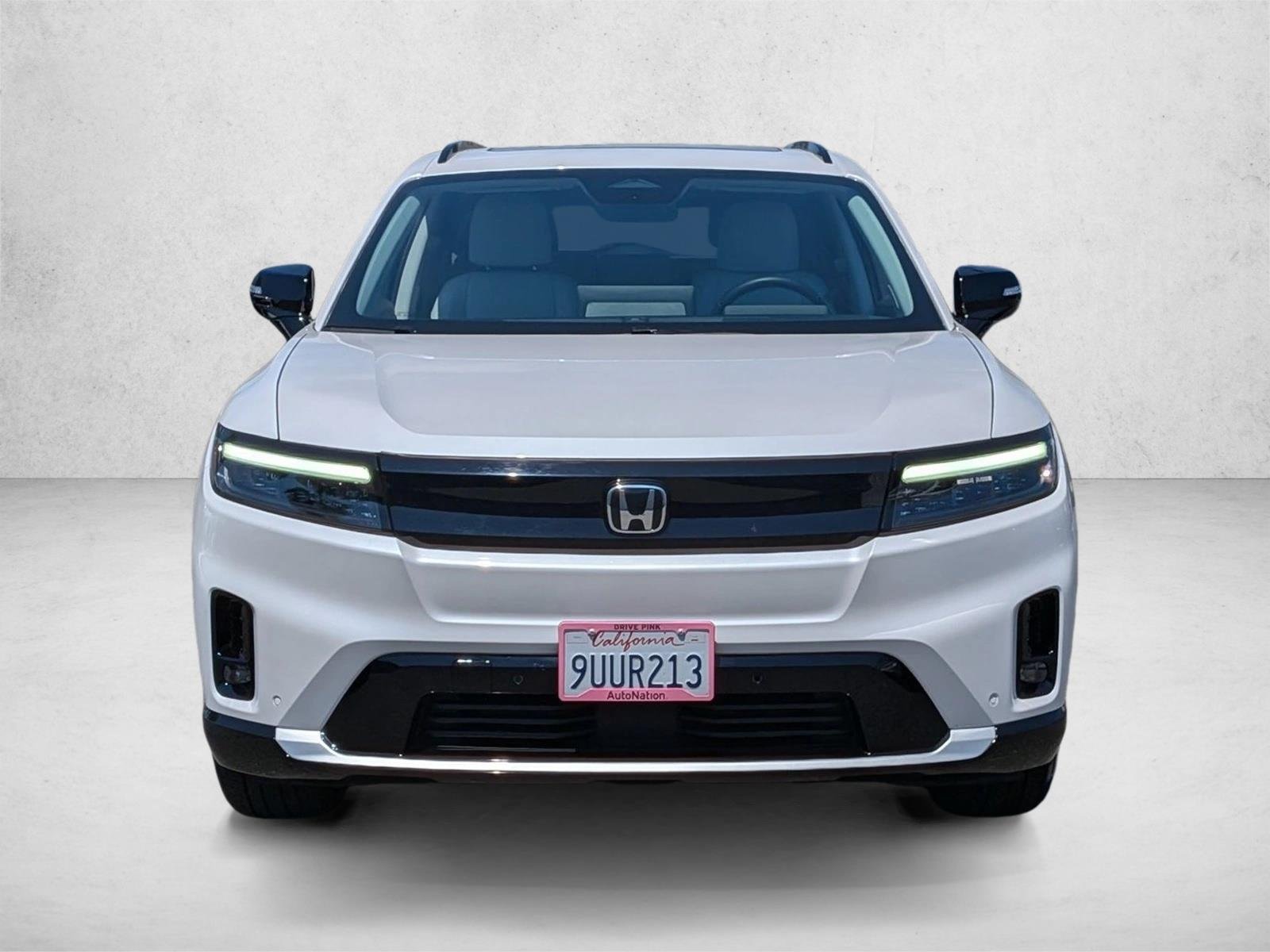 Used 2025 Snowfall Pearl Honda Touring image 2