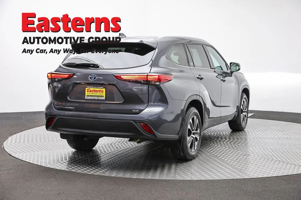 Used 2022 Gray Toyota XLE image 5
