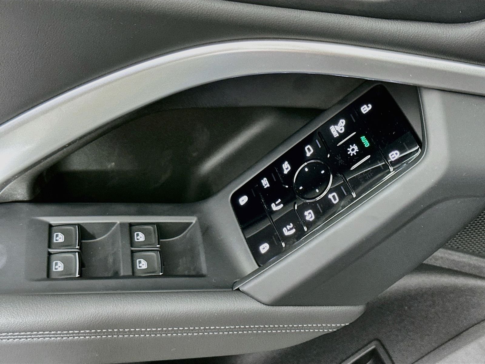 Used 2025 Gray Metallic Audi 2.0T Premium Plus Adaptive Cruise Vented Seats image 15