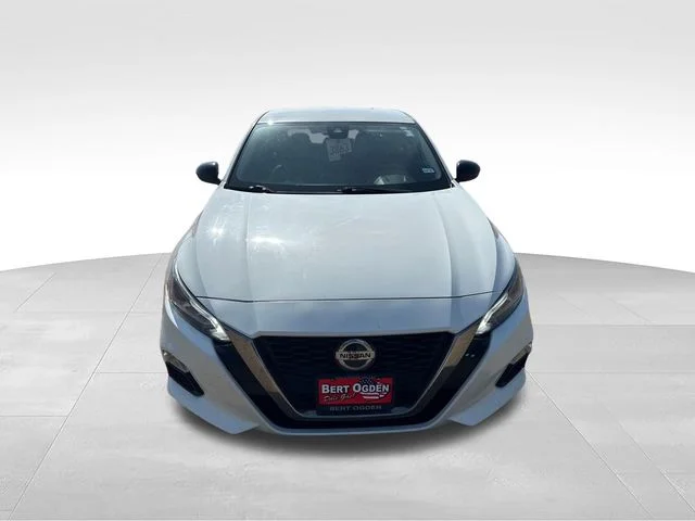 Used 2022 White Nissan 2.5 SR image 2