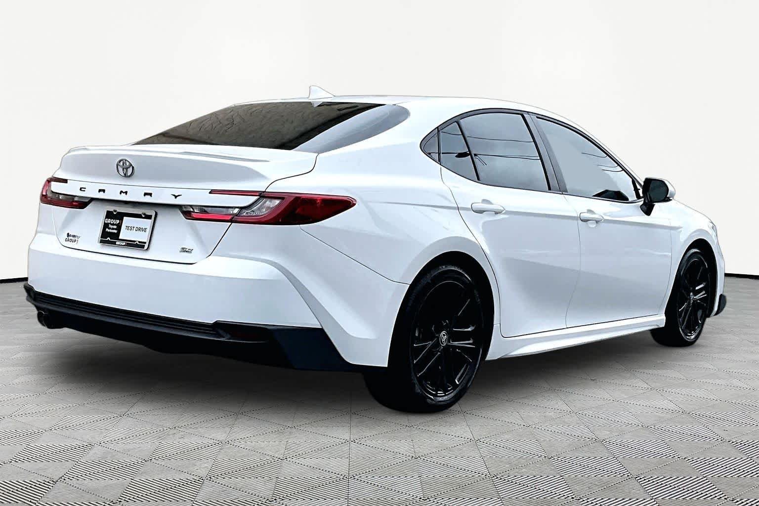 Used 2025 Ice Cap Toyota SE image 13