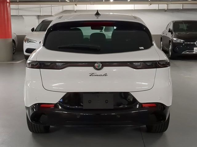 New 2025 Milano White Exterior Paint Alfa Romeo Base image 6