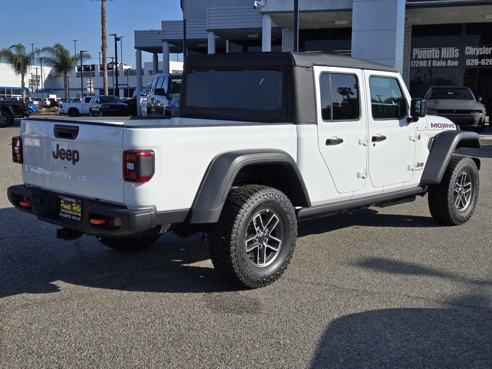 New 2026 Bright White Clear-Coat Exterior Paint Jeep Mojave image 7