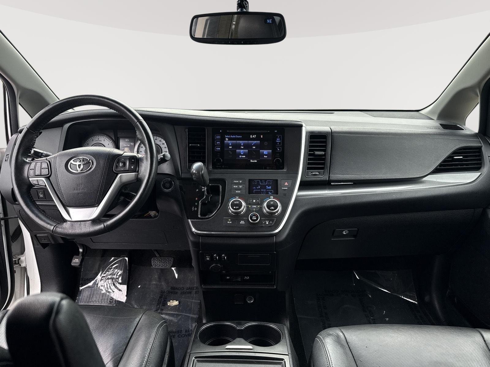 Used 2015 Super White Toyota SE Premium image 29