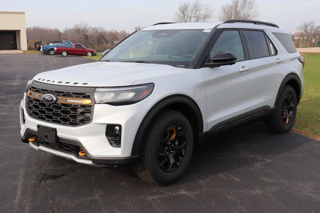 New 2026 Space White Metallic Ford Tremor® image 3