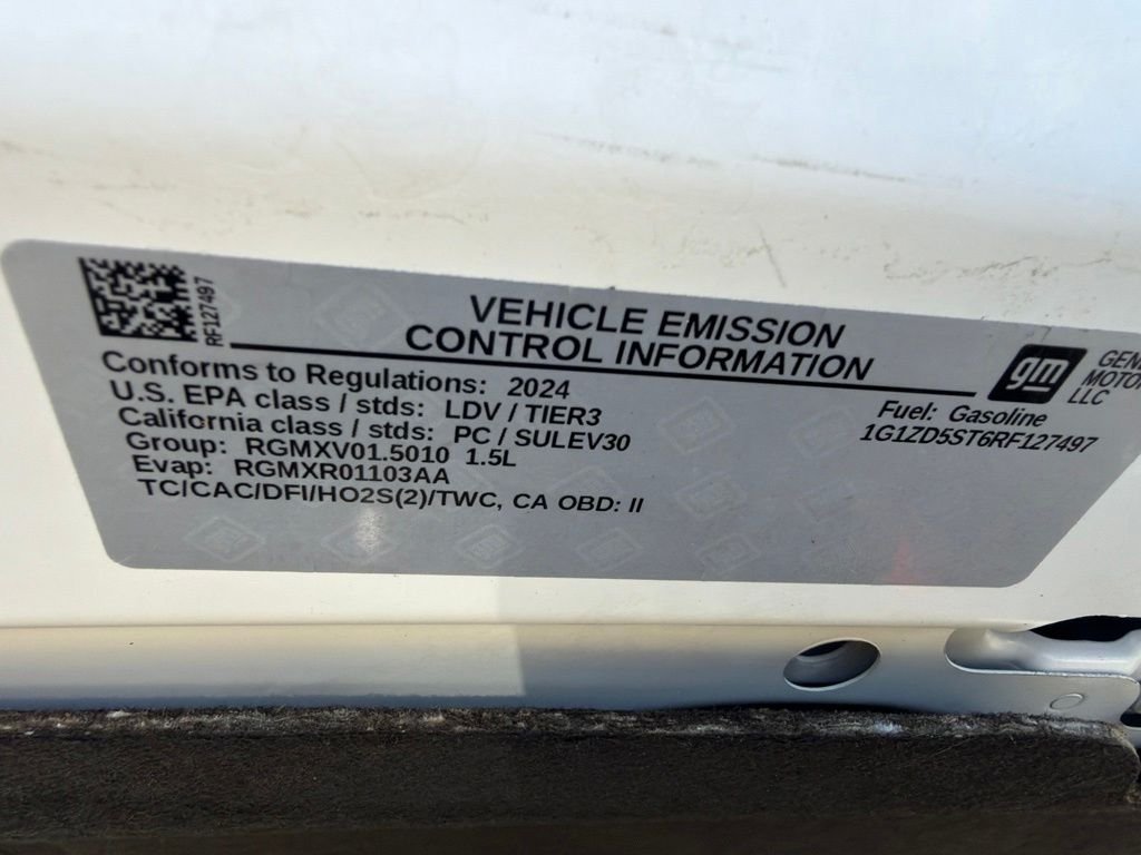 Used 2024 White Chevrolet LT image 33