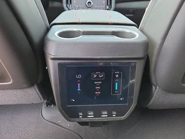 2026 GMC Yukon AT4 Ultimate - Photo 15