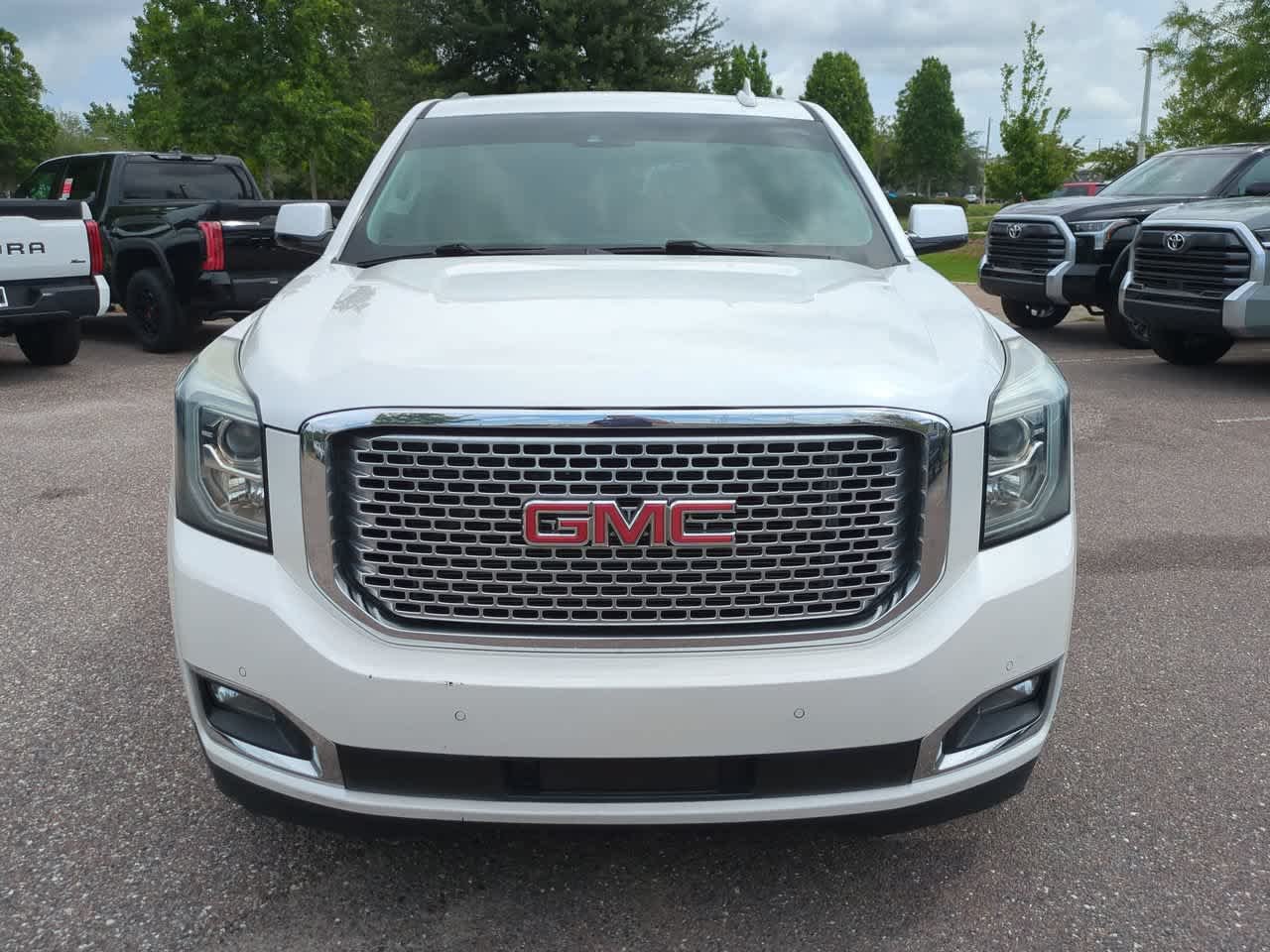 Used 2016 White Frost Tricoat GMC Denali image 9