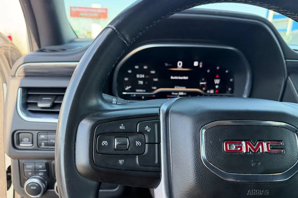 Used 2023 Summit White GMC SLT image 17
