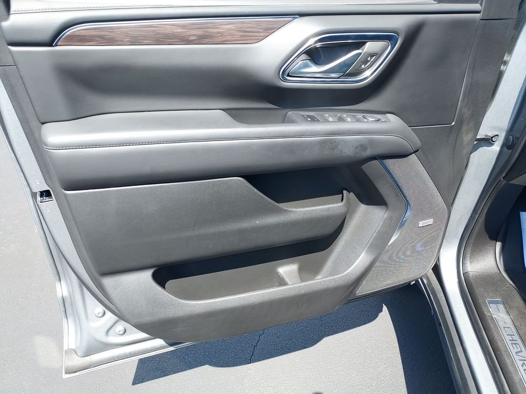 Used 2023 Gray Chevrolet Z71 image 12