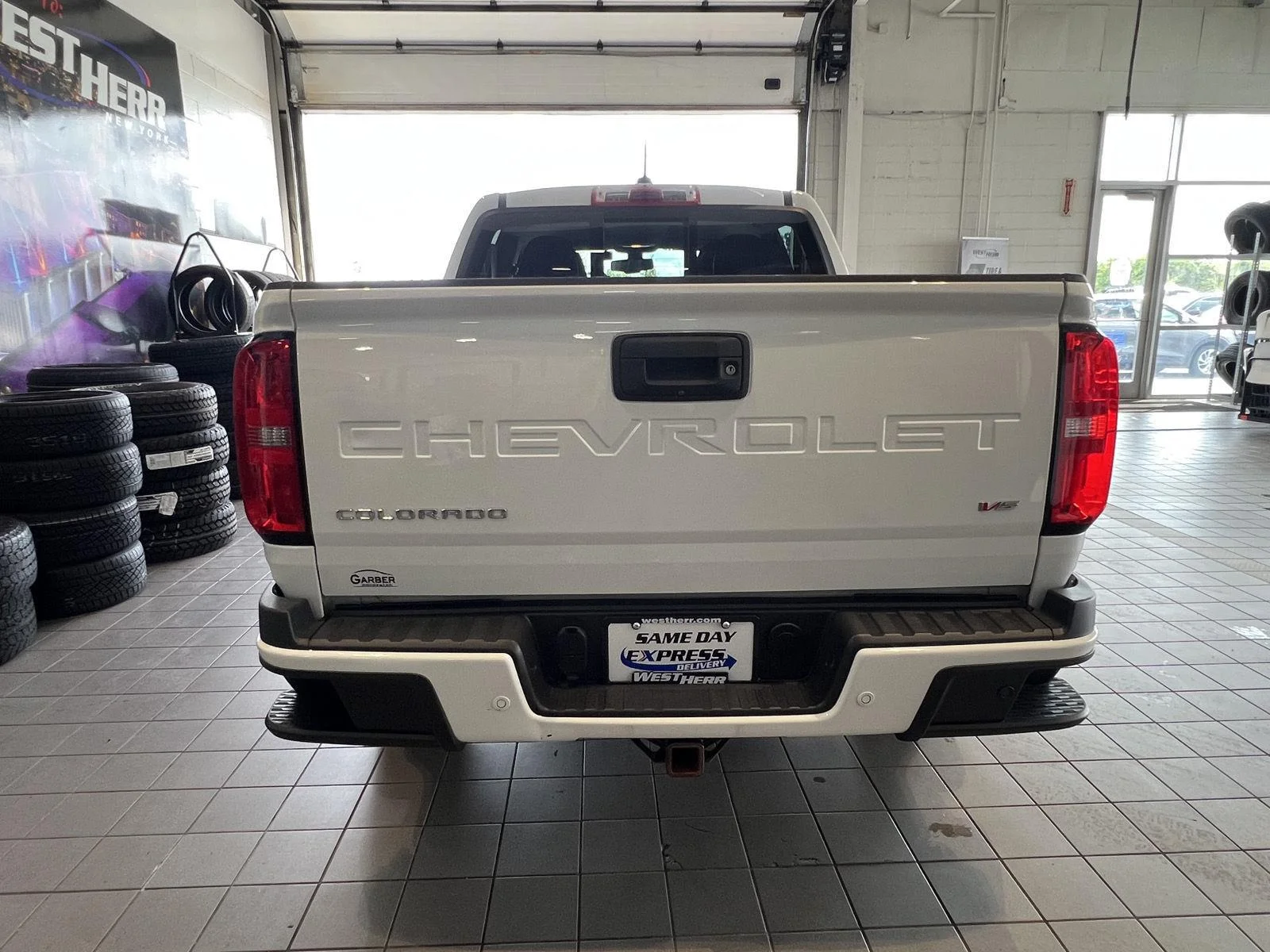 Used 2022 SUMMIT WHITE Chevrolet 4WD Z71 image 6