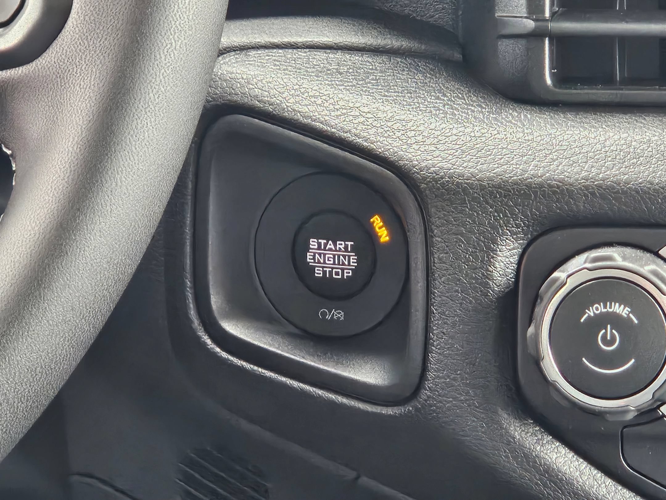 New 2026 Goldilocks Exterior Paint Jeep Sport S image 13