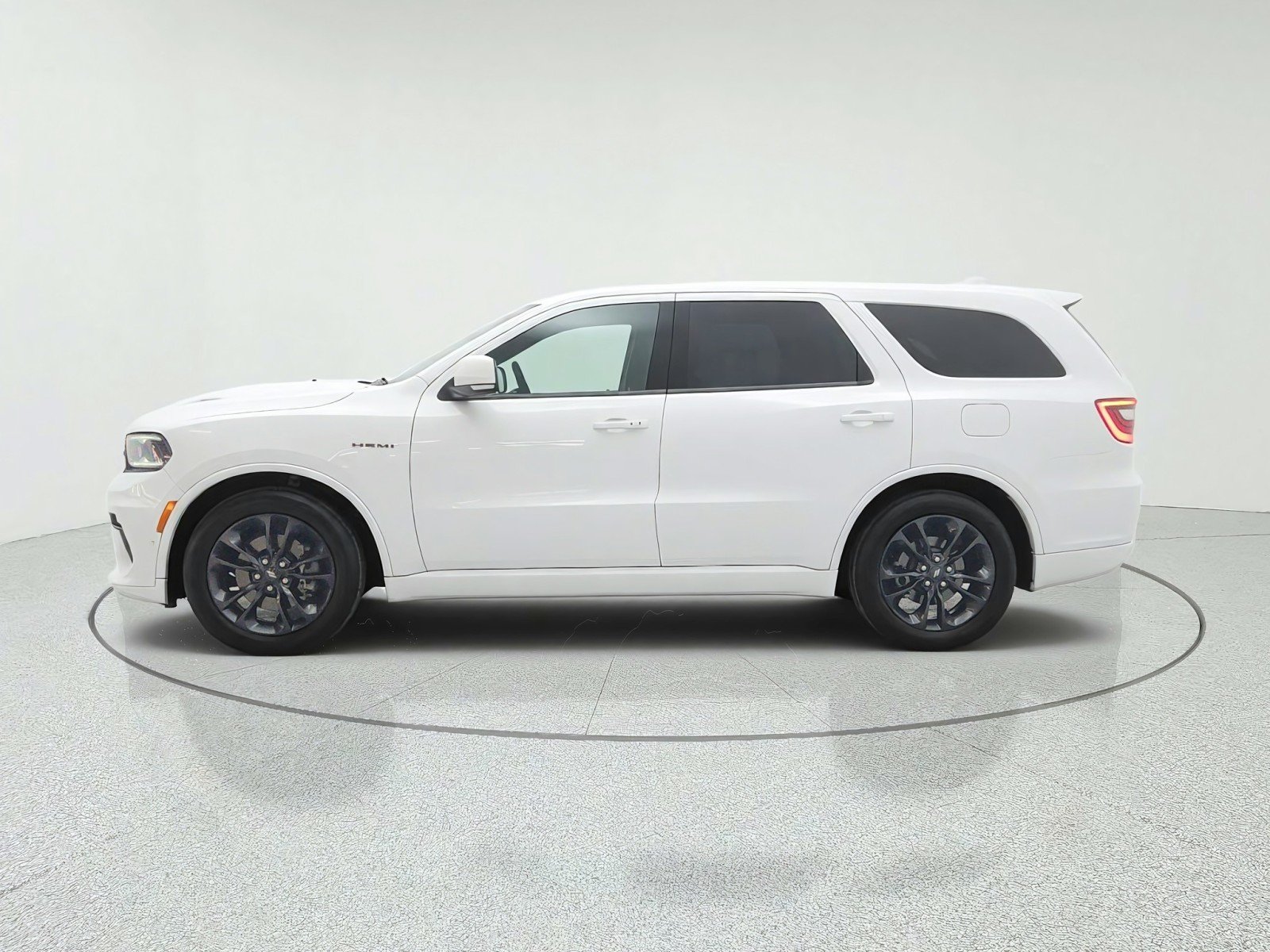 Used 2022 White Knuckle Clearcoat Dodge R/T HEMI ORANGE RWD image 8