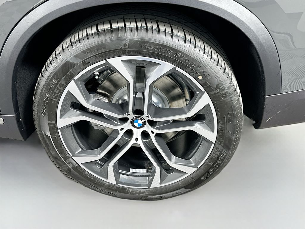 New 2026 Dravit Grey Metallic BMW xDrive50e image 23
