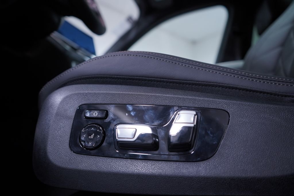 2026 BMW X5 M60i - Photo 12
