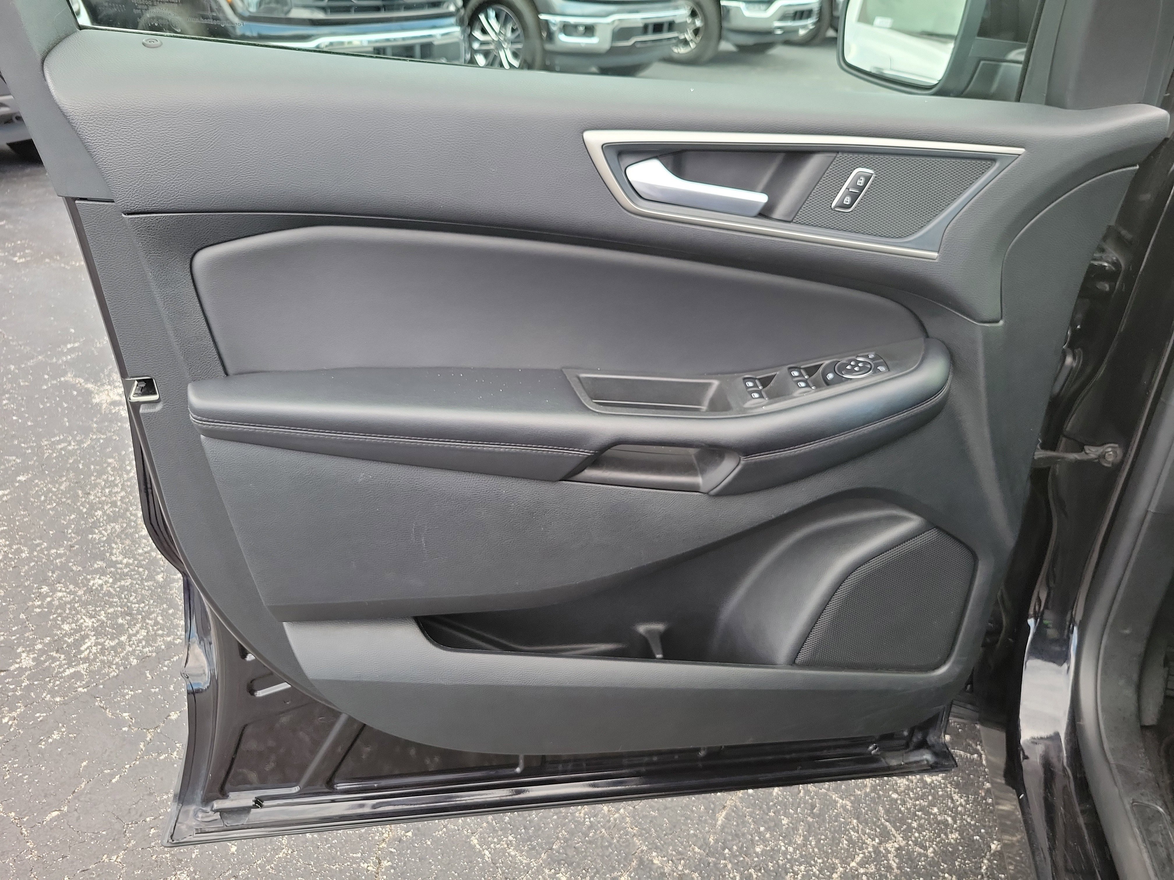 Used 2024 Agate Black Metallic Ford SEL image 19