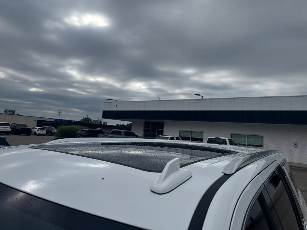 Used 2023 SUMMIT WHITE GMC SLT image 9