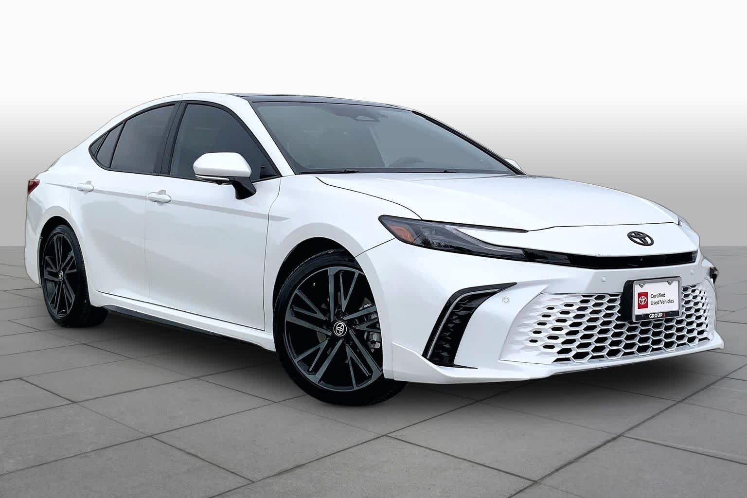Used 2026 Wind Chill Pearl Toyota XSE image 3