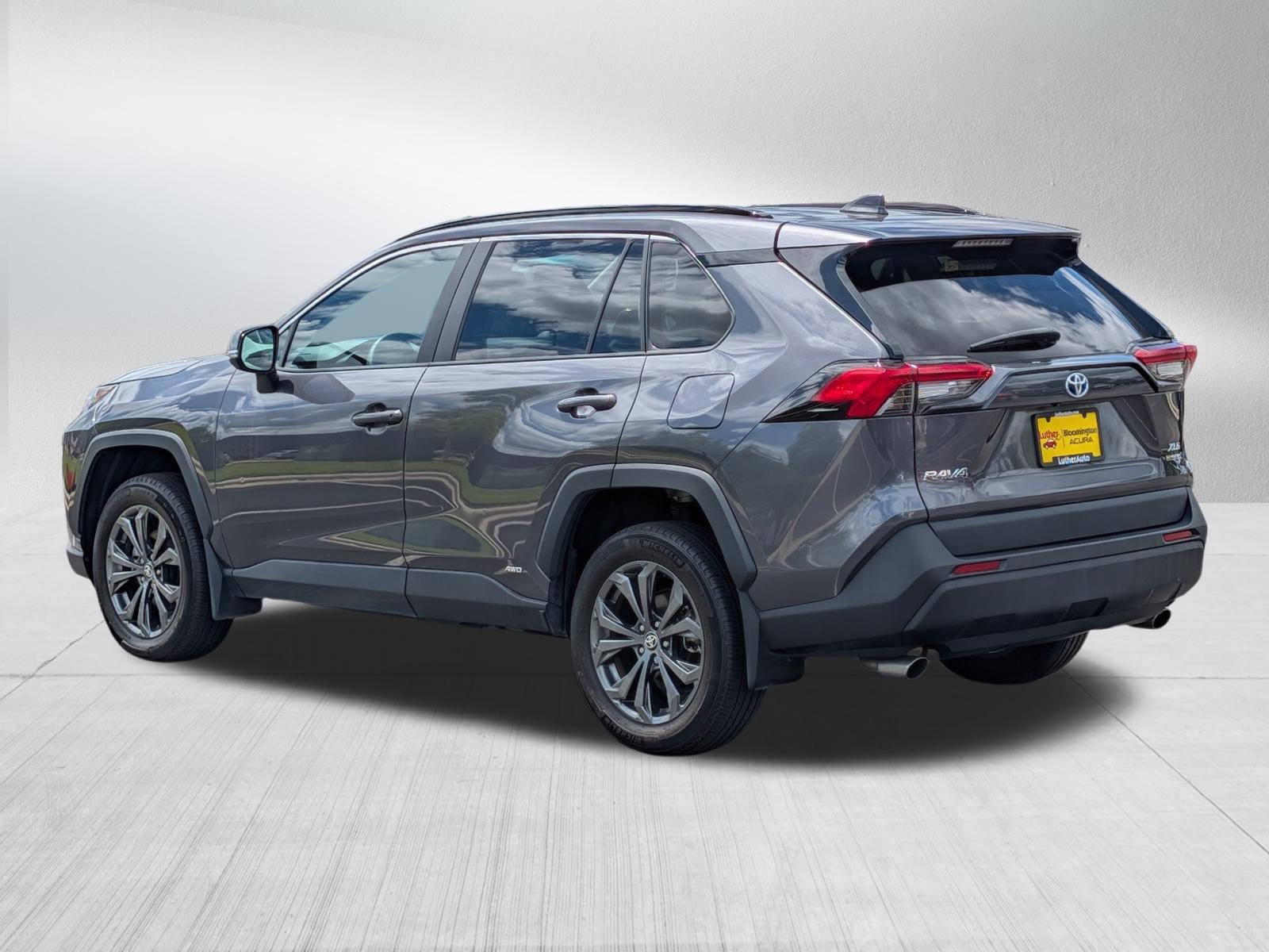 Used 2024 Magnetic Gray Metallic Toyota Hybrid XLE Premium image 5