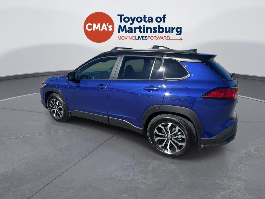 Used 2025 Blue Crush Metallic w/Jet Black Roof Toyota Hybrid SE image 3