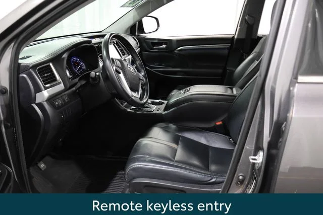 Used 2018 Gray Toyota SE image 10