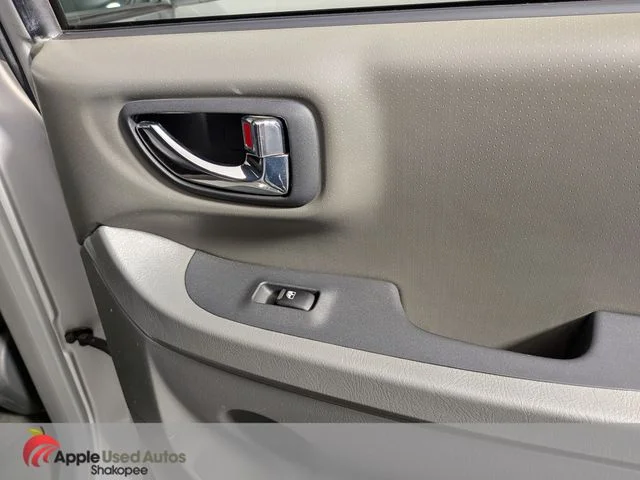 Used 2004 Silver Hyundai GLS image 28