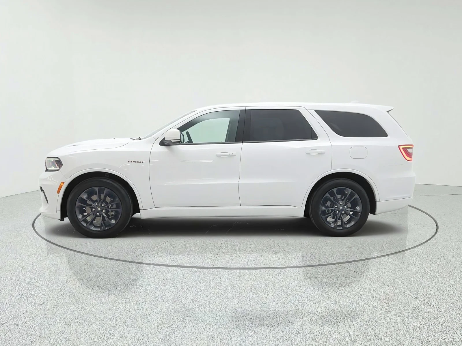 Used 2022 White Knuckle Clearcoat Dodge R/T HEMI ORANGE RWD image 8