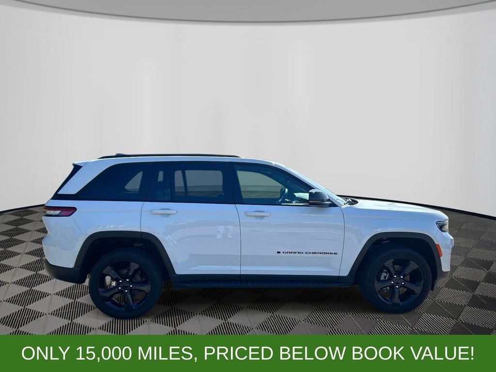 Used 2024 White Jeep Altitude X image 6