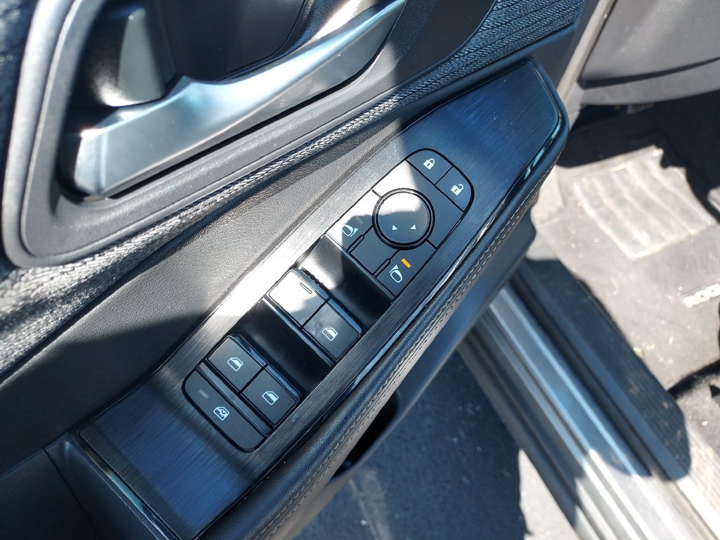 Used 2022 Gray Nissan SV image 11