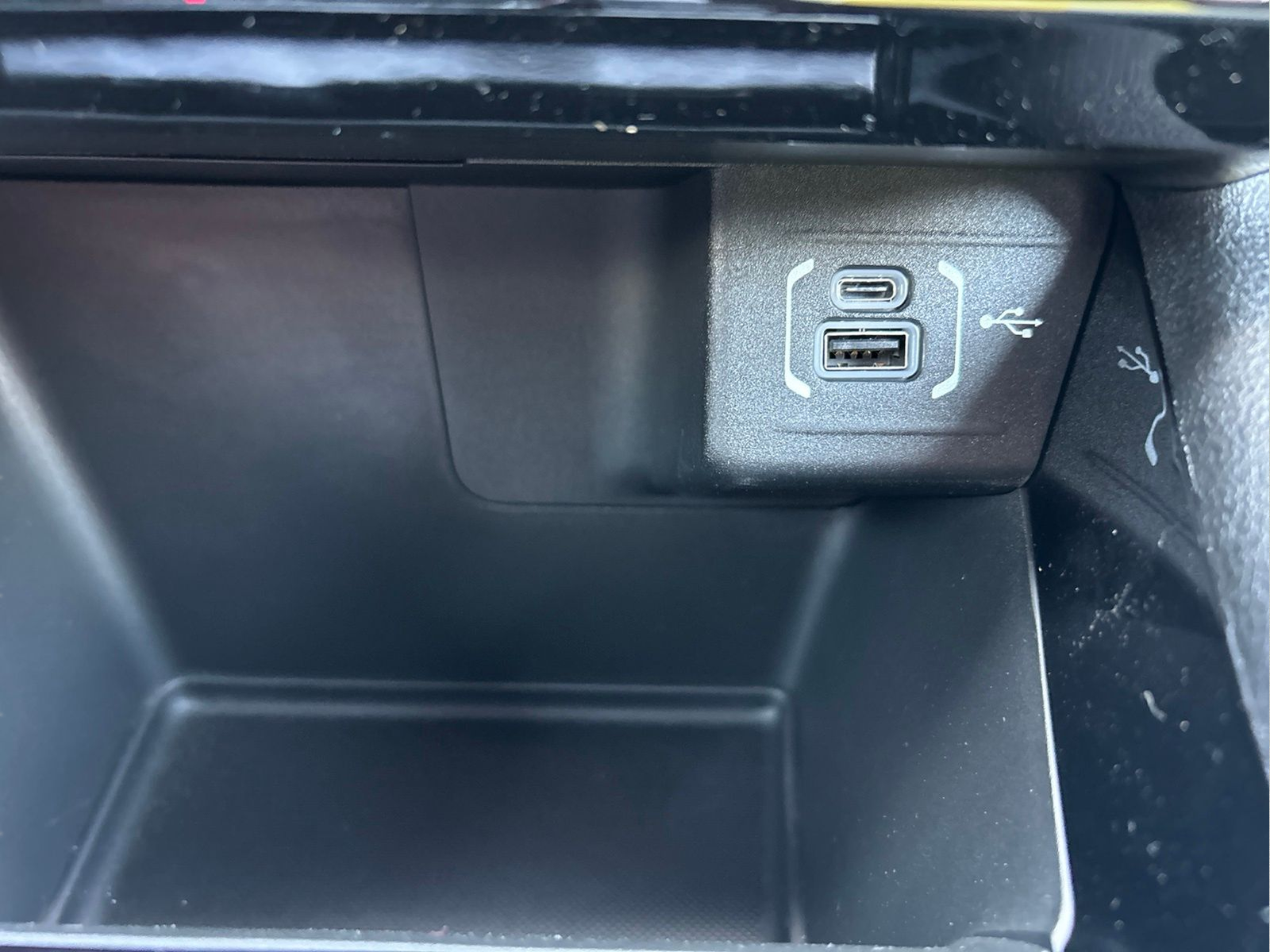 New 2026 Bright White Clear-Coat Exterior Paint Jeep Limited image 28