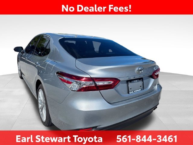 Used 2018 Silver Toyota XLE image 6