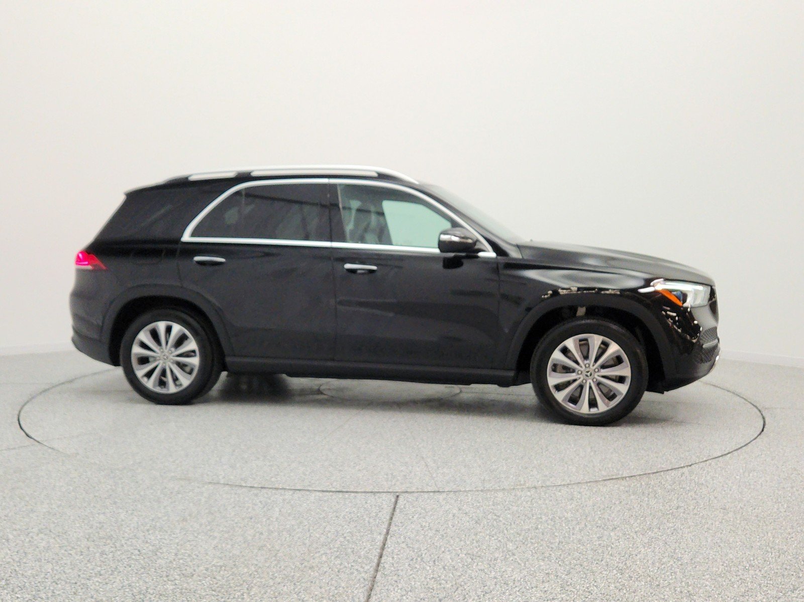 Used 2023 Black Mercedes-Benz GLE 450 4MATIC® SUV image 4