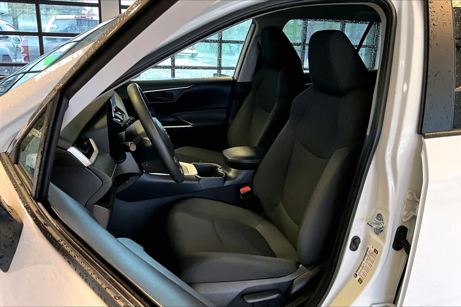 Used 2025 Ice Toyota LE image 9